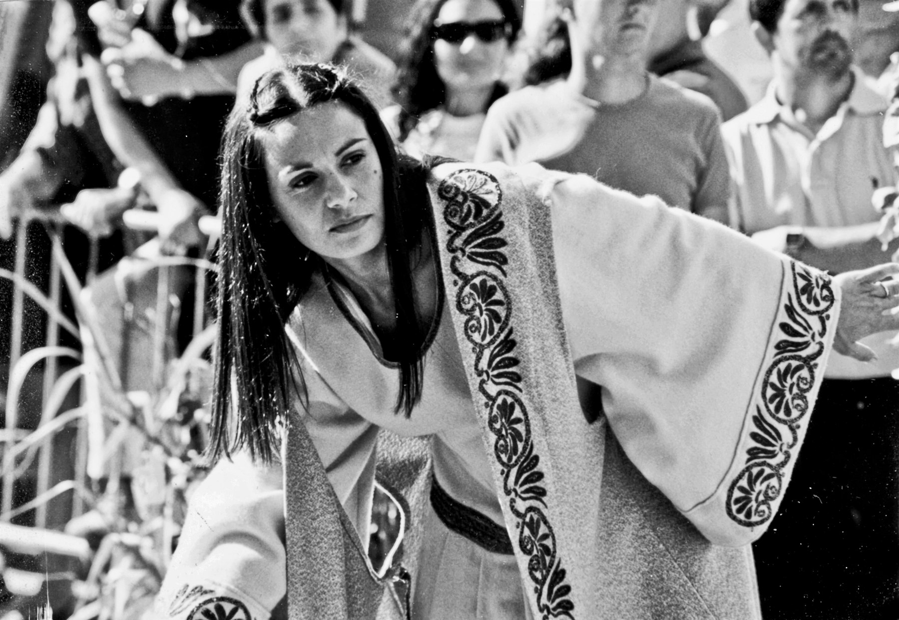 Paola Fabbrizi durante una sfilata del Rione Pedicino