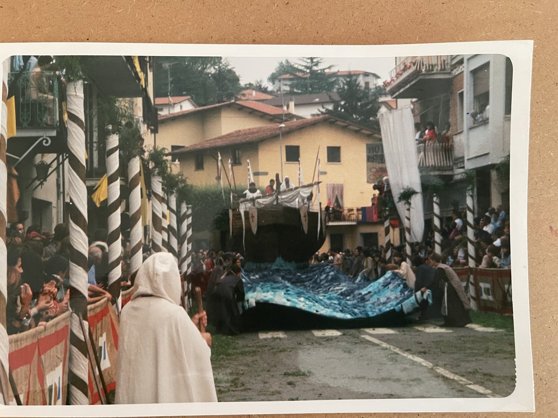 Preparazione artigianale di una scena del Rione