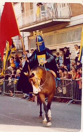 Soldato a cavallo del Rione Pedicino durante la sfilata del 1996