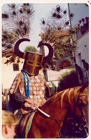 Cavaliere del Rione Pedicino durante la sfilata del 1996