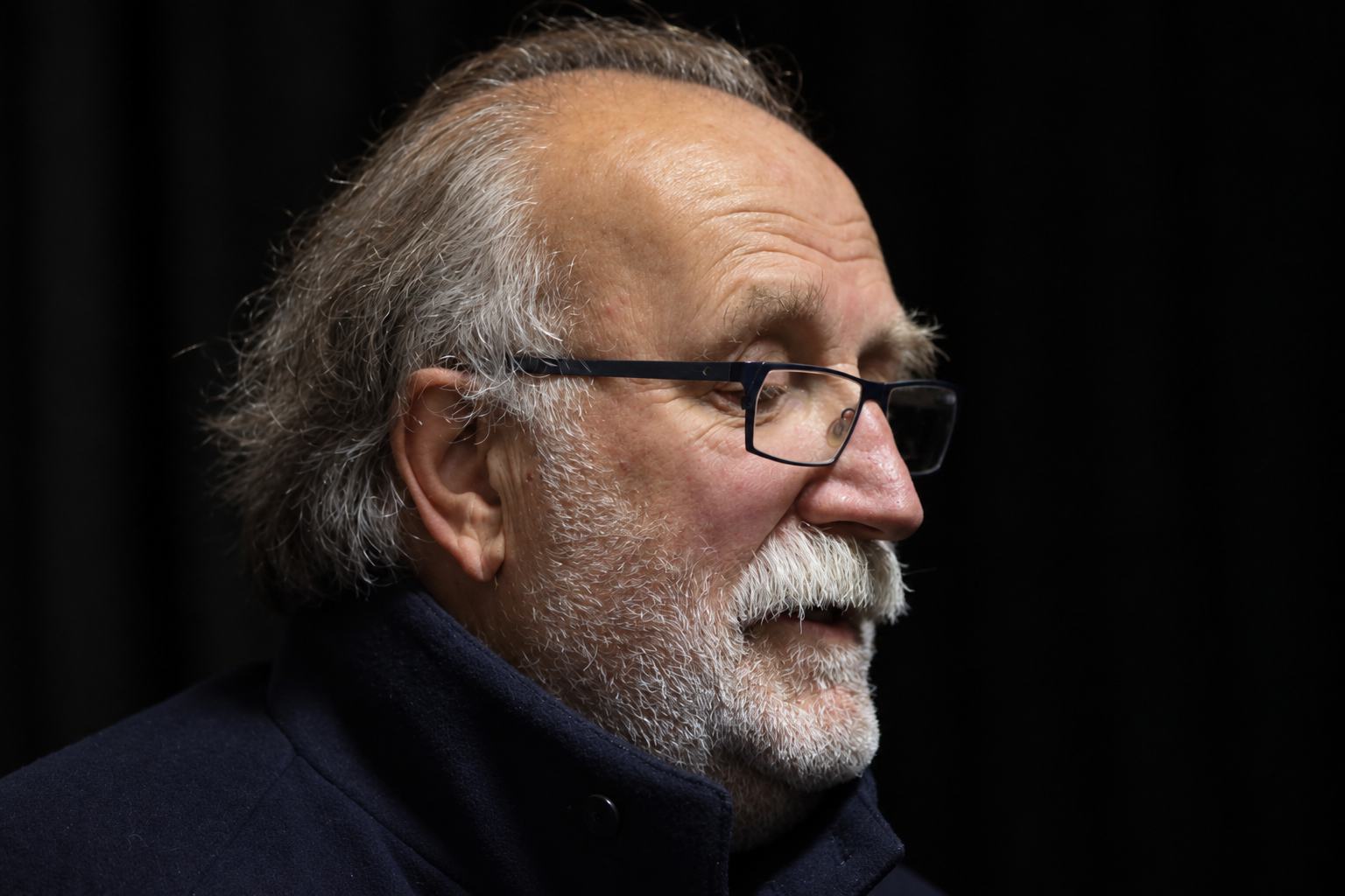 Ritratto in chiaroscuro di Umberto Buonanno